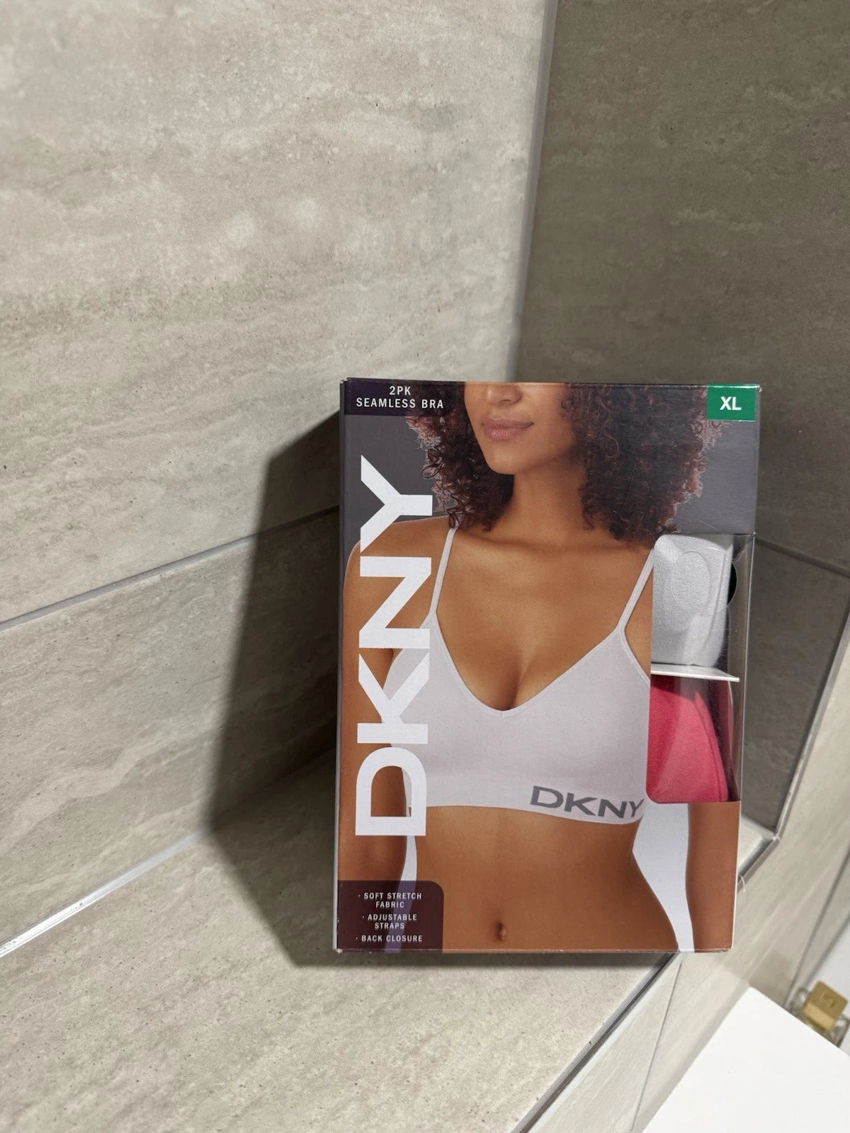 76DKNY2PKSEAMLESSBRALSIZE1_c48b175e-40fc-47b1-939b-5e4ce449d370